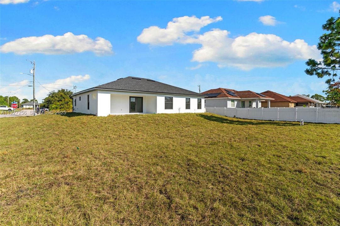 En Venta: $385,000 (4 camas, 2 baños, 1668 Pies cuadrados)