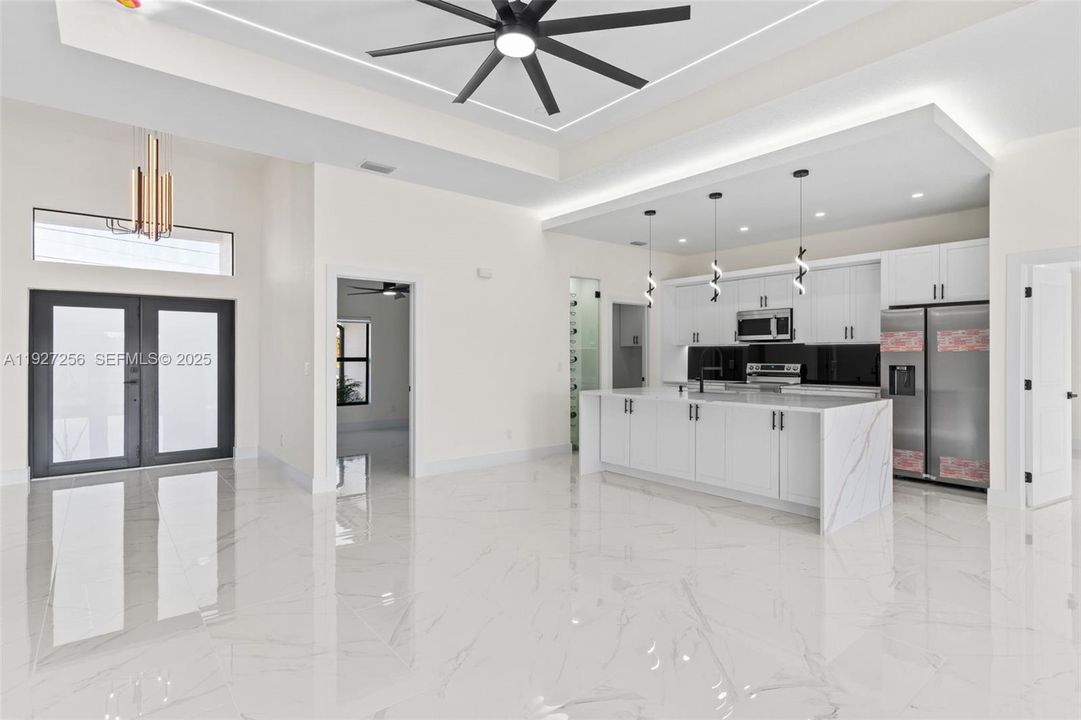 En Venta: $385,000 (4 camas, 2 baños, 1668 Pies cuadrados)