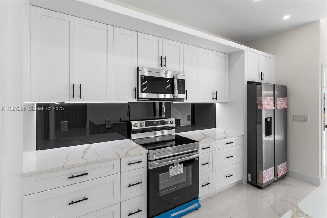 En Venta: $385,000 (4 camas, 2 baños, 1668 Pies cuadrados)