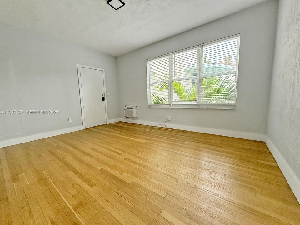 В аренду: $1,900 (0 спален, 1 ванн, 485 Квадратных фут)