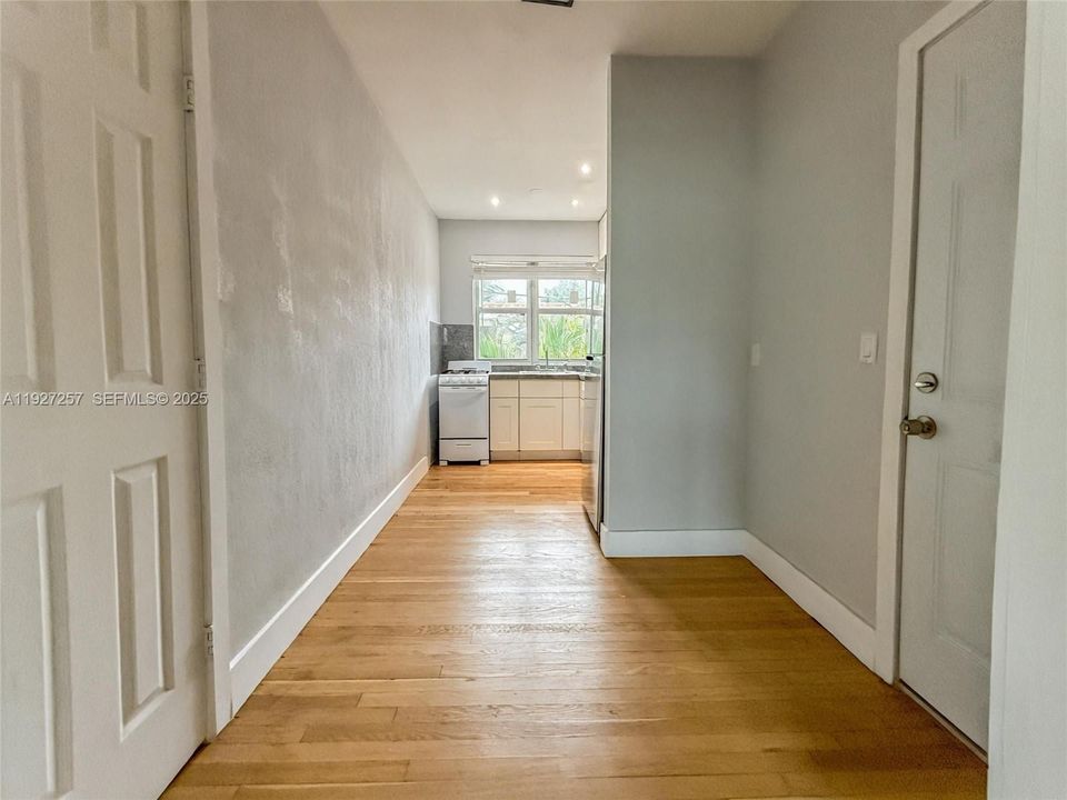 В аренду: $1,900 (0 спален, 1 ванн, 485 Квадратных фут)