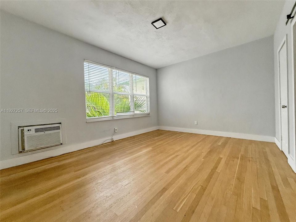 В аренду: $1,900 (0 спален, 1 ванн, 485 Квадратных фут)