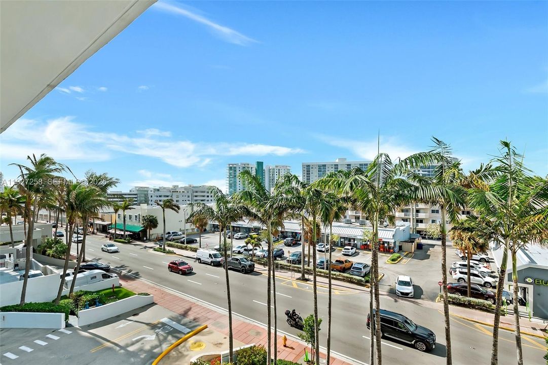 В аренду: $6,495 (2 спален, 2 ванн, 1035 Квадратных фут)