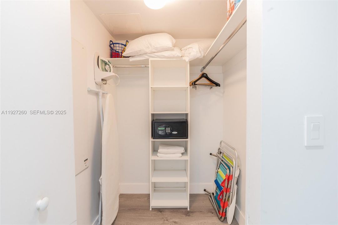 待售: $439,000 (2 贝兹, 2 浴室, 1020 平方英尺)