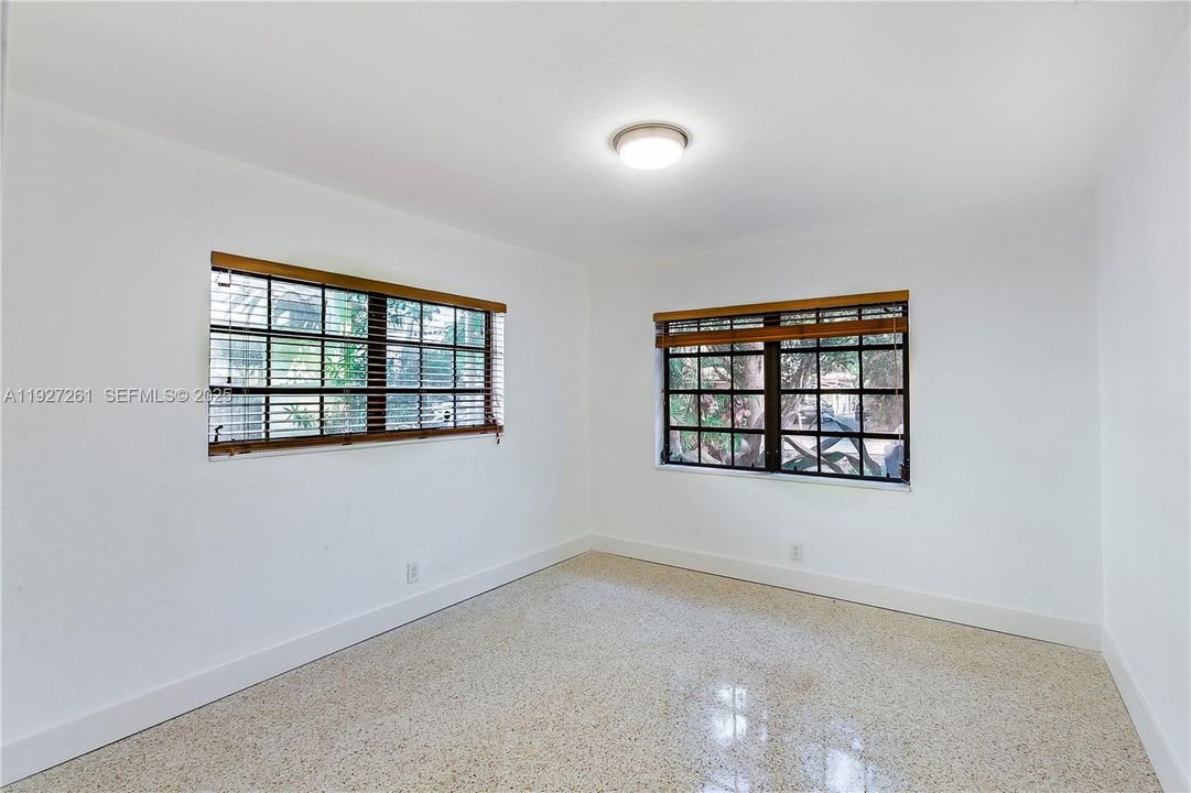 出租: $6,700 (3 贝兹, 2 浴室, 1298 平方英尺)