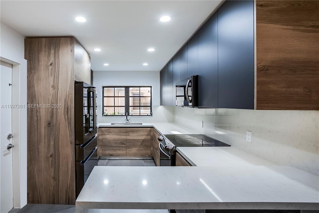 出租: $6,700 (3 贝兹, 2 浴室, 1298 平方英尺)