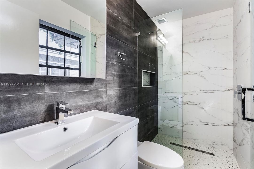 出租: $6,700 (3 贝兹, 2 浴室, 1298 平方英尺)