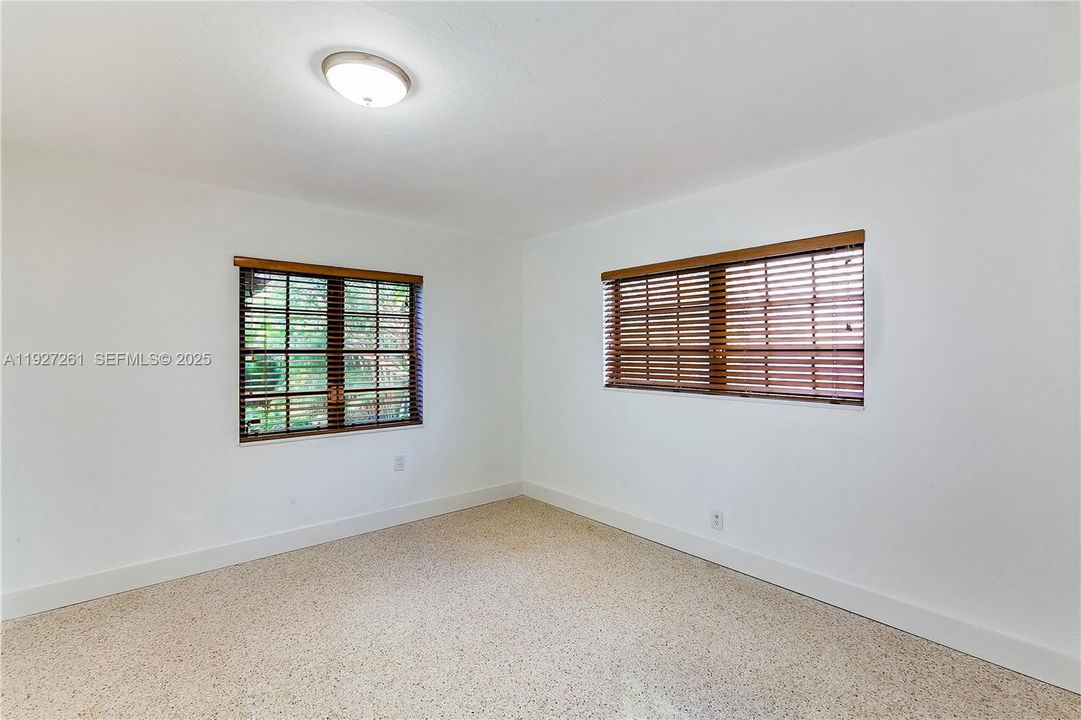 出租: $6,700 (3 贝兹, 2 浴室, 1298 平方英尺)