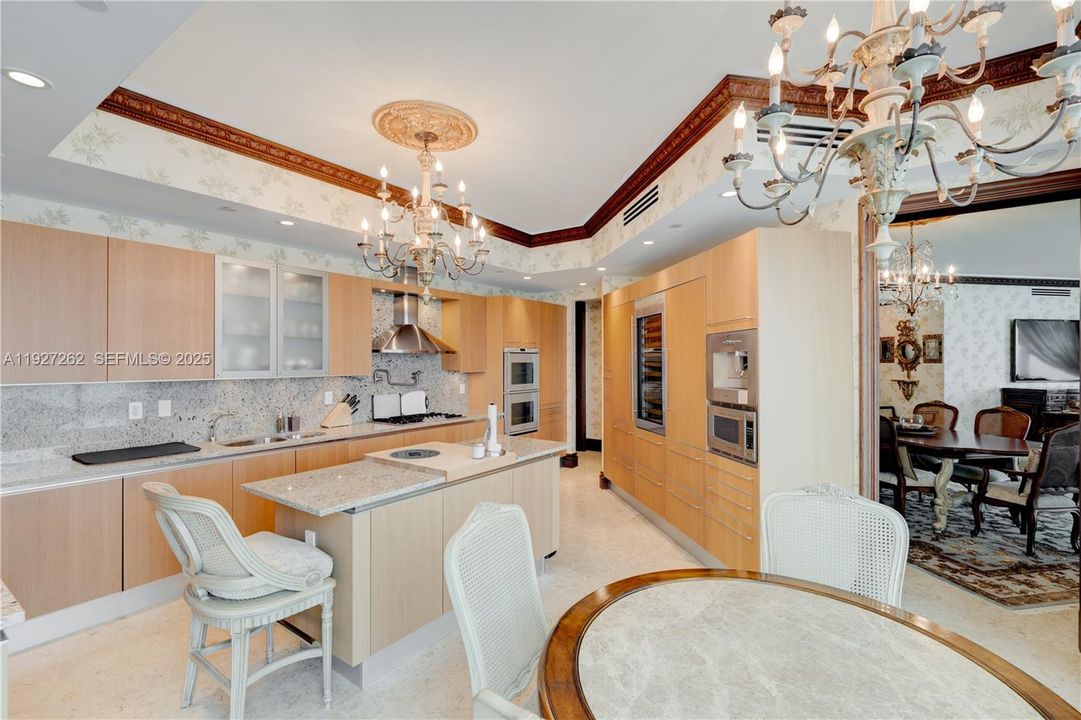 На продажу: $4,200,000 (4 спален, 6 ванн, 3735 Квадратных фут)