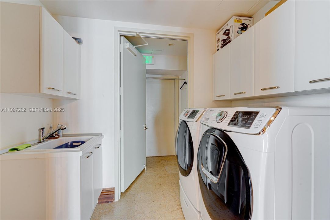 На продажу: $4,200,000 (4 спален, 6 ванн, 3735 Квадратных фут)