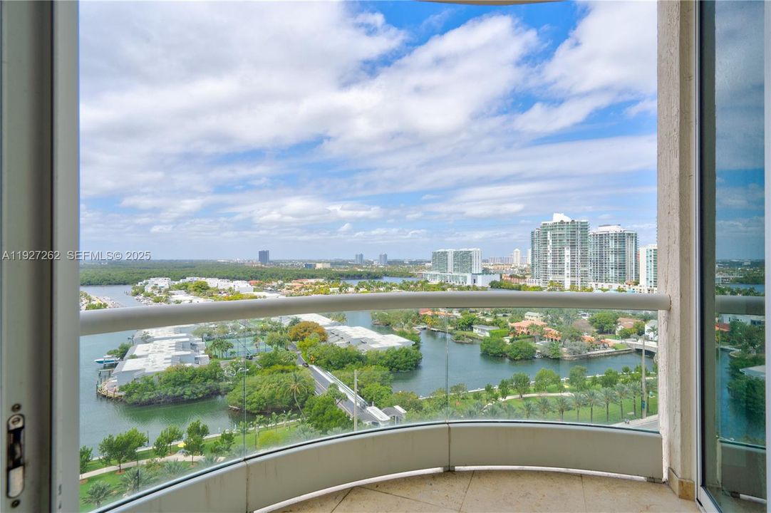 На продажу: $4,200,000 (4 спален, 6 ванн, 3735 Квадратных фут)