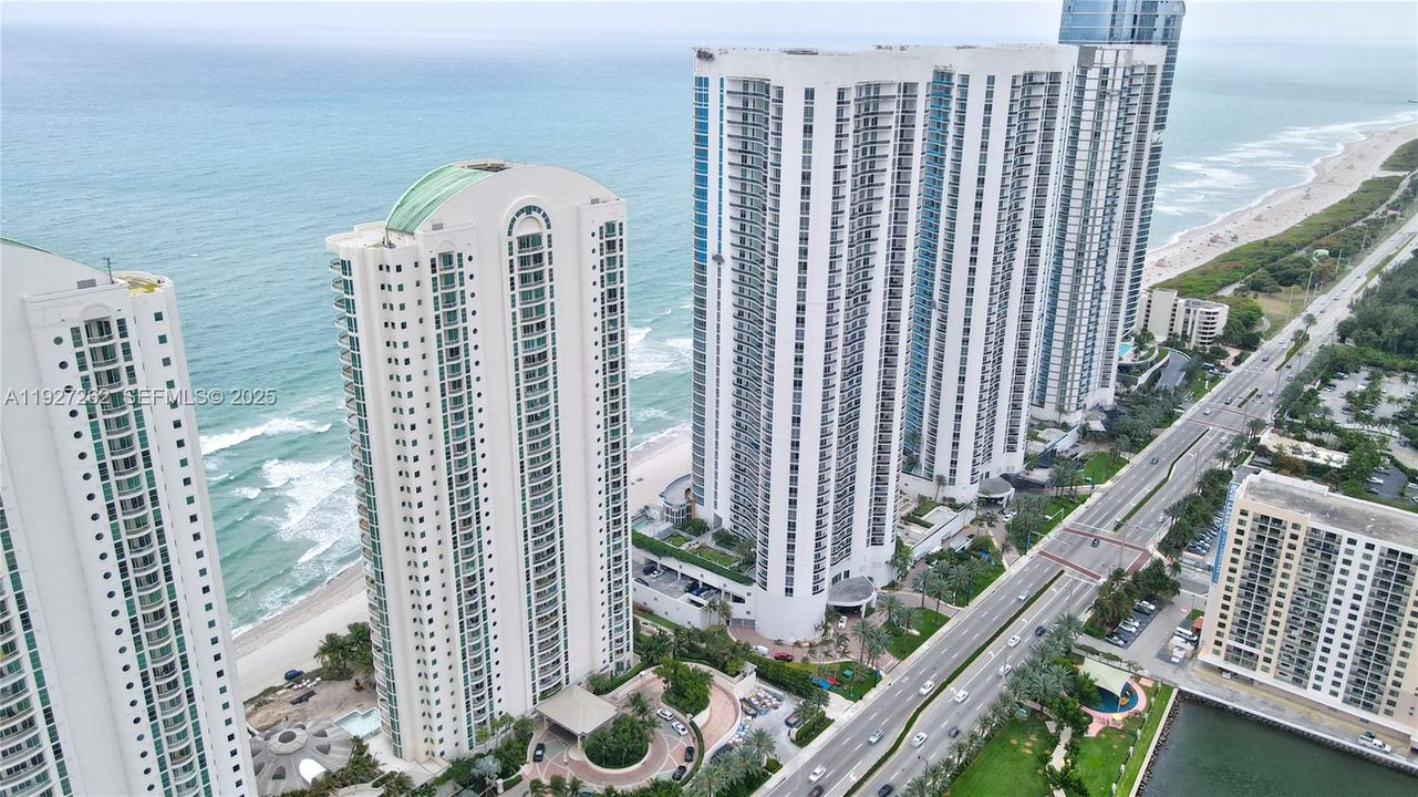 На продажу: $4,200,000 (4 спален, 6 ванн, 3735 Квадратных фут)