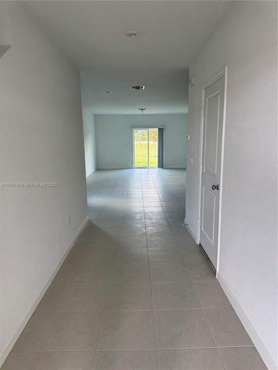 出租: $3,100 (6 贝兹, 3 浴室, 2550 平方英尺)