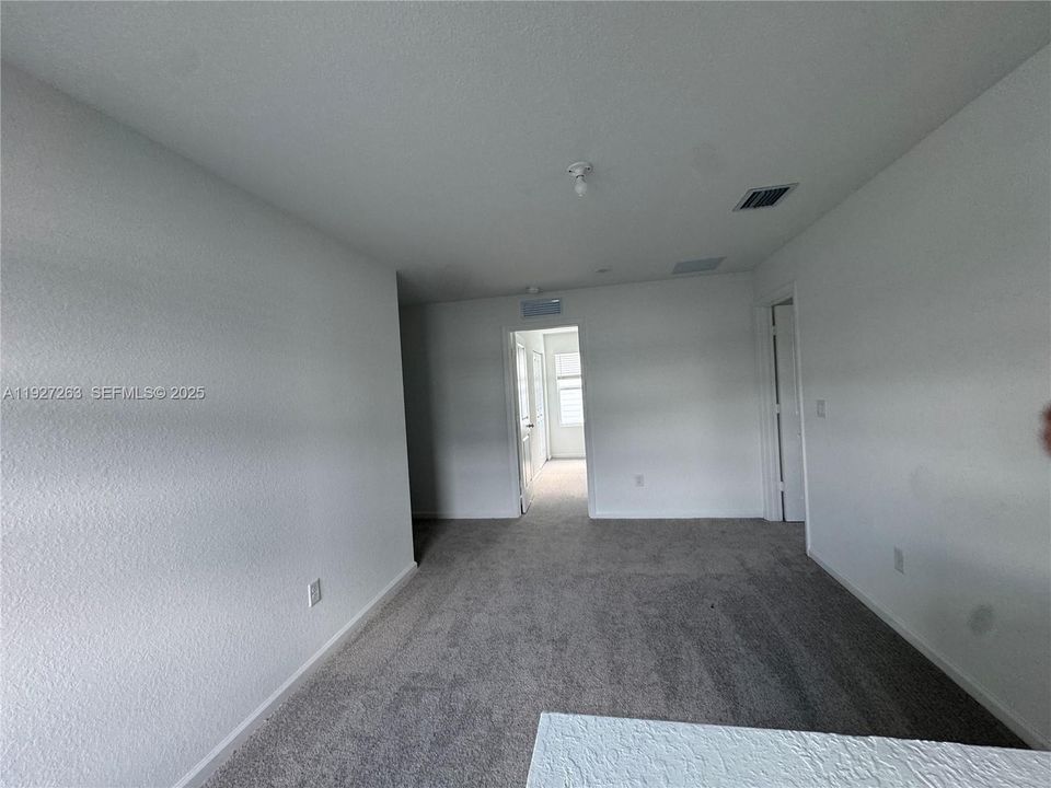 出租: $3,100 (6 贝兹, 3 浴室, 2550 平方英尺)