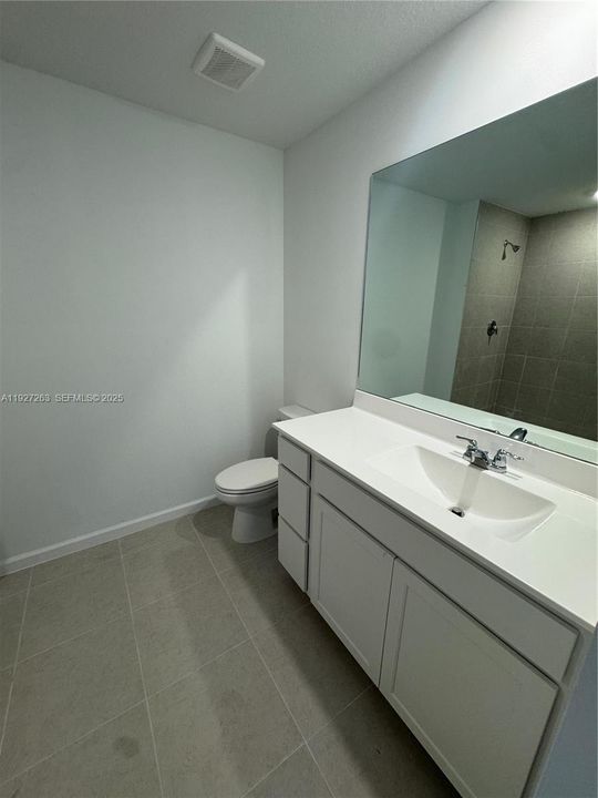 出租: $3,100 (6 贝兹, 3 浴室, 2550 平方英尺)