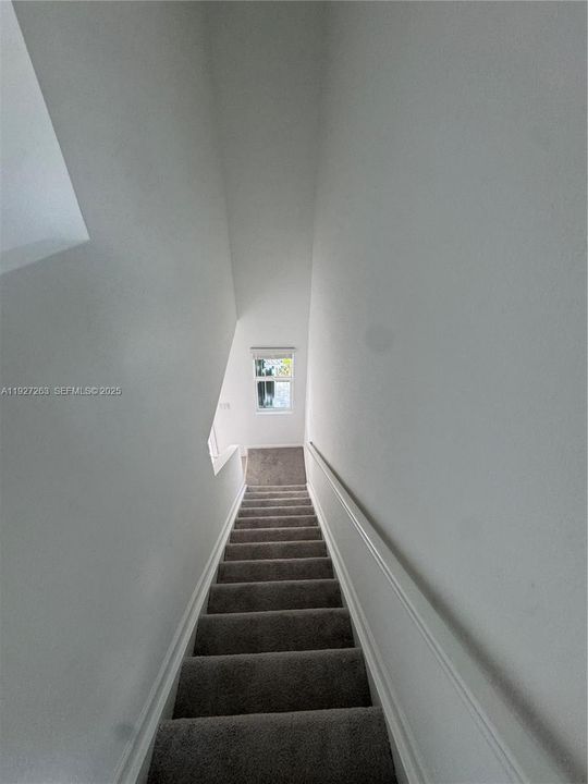 出租: $3,100 (6 贝兹, 3 浴室, 2550 平方英尺)