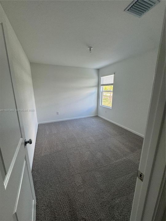 出租: $3,100 (6 贝兹, 3 浴室, 2550 平方英尺)