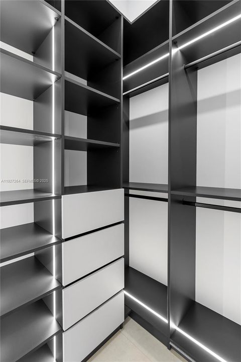 For Sale: $1,150,000 (4 beds, 3 baths, 2400 Square Feet)