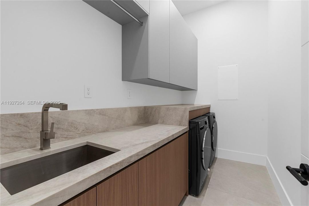 For Sale: $1,150,000 (4 beds, 3 baths, 2400 Square Feet)