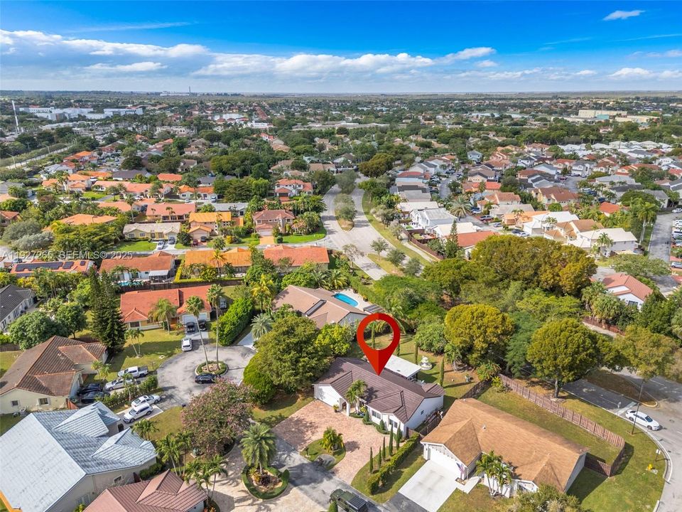 На продажу: $835,000 (4 спален, 2 ванн, 1776 Квадратных фут)