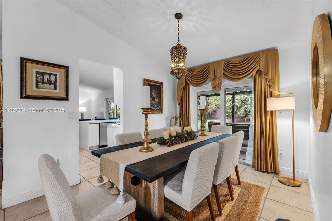 На продажу: $835,000 (4 спален, 2 ванн, 1776 Квадратных фут)