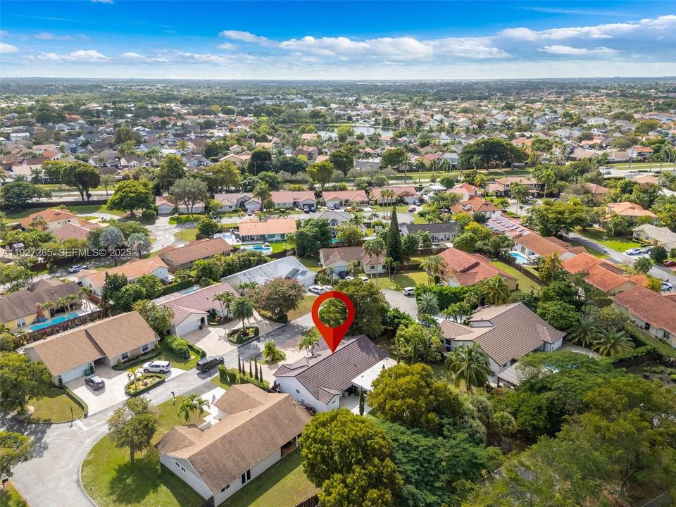 На продажу: $835,000 (4 спален, 2 ванн, 1776 Квадратных фут)