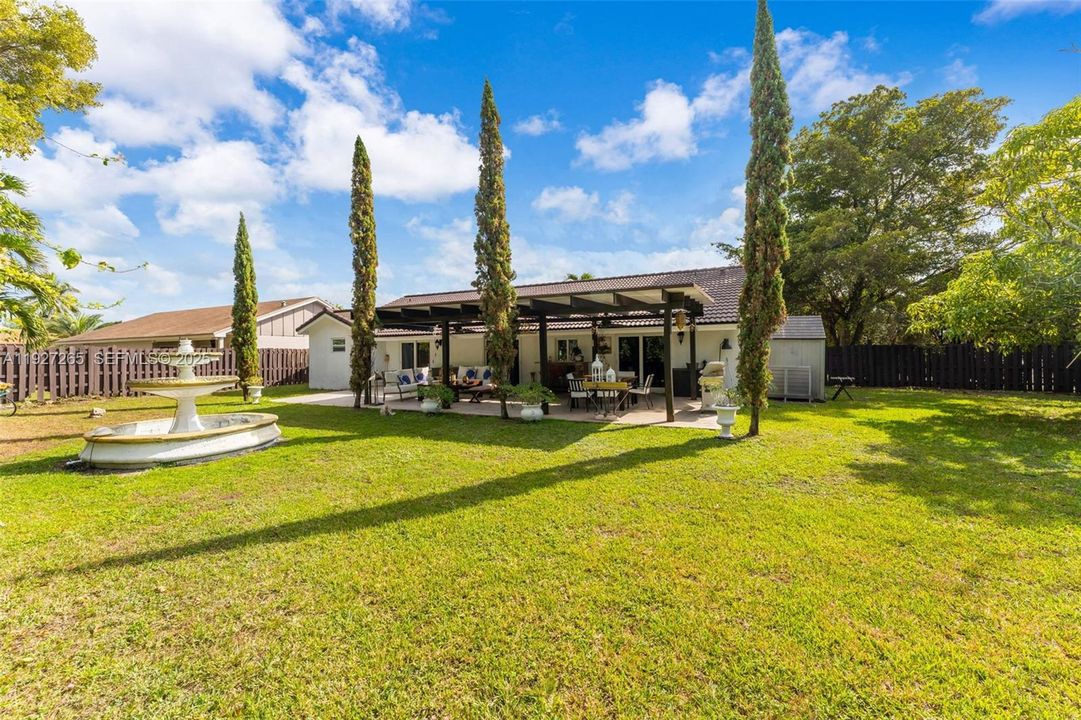 На продажу: $835,000 (4 спален, 2 ванн, 1776 Квадратных фут)