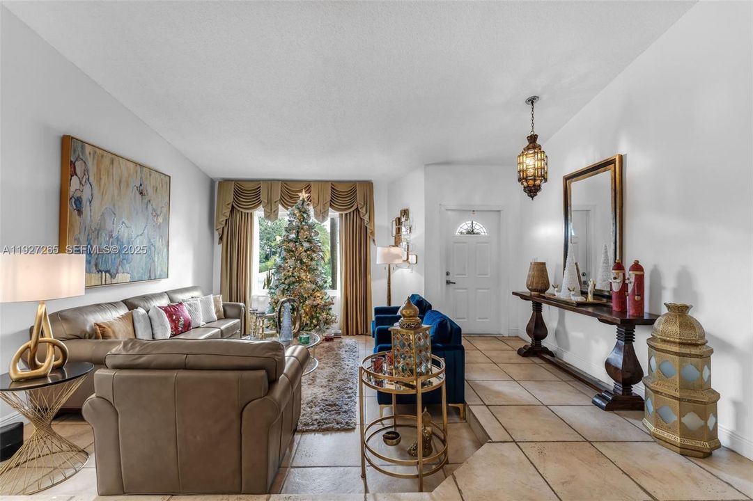 На продажу: $835,000 (4 спален, 2 ванн, 1776 Квадратных фут)