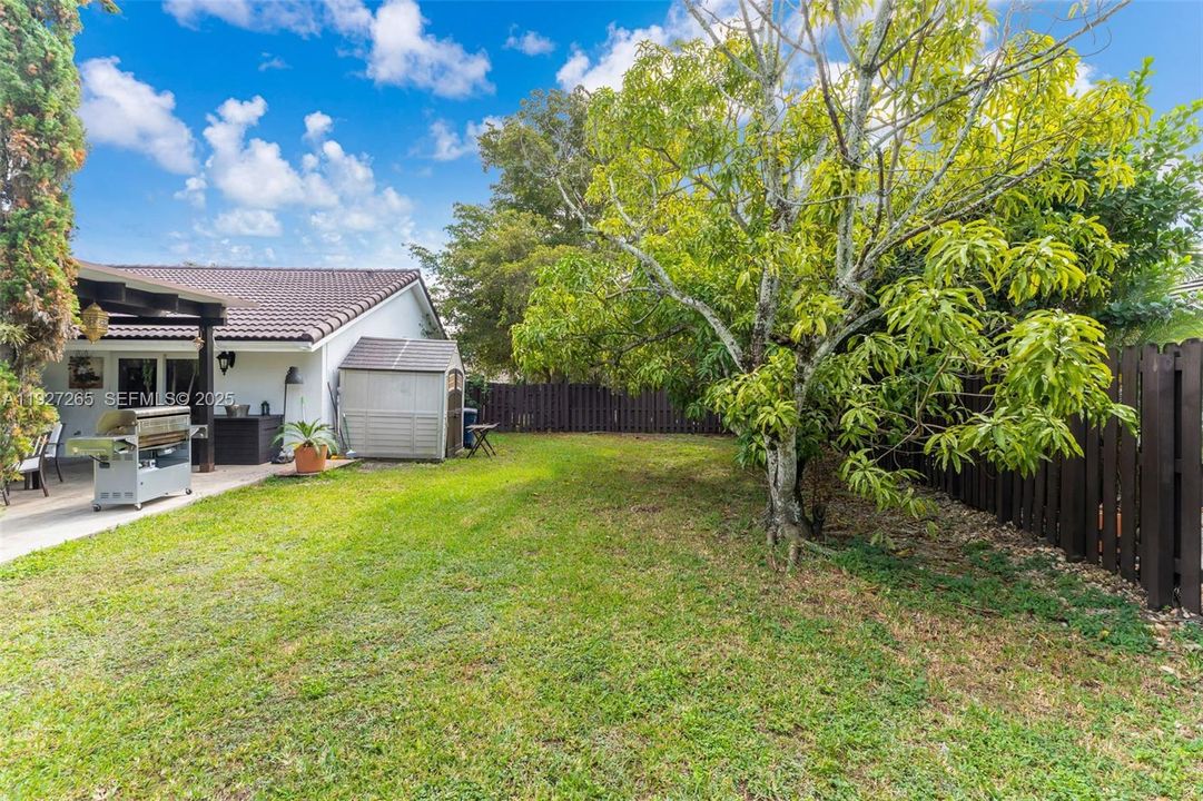 На продажу: $835,000 (4 спален, 2 ванн, 1776 Квадратных фут)