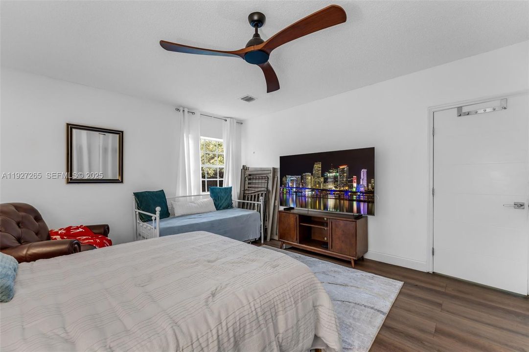 На продажу: $835,000 (4 спален, 2 ванн, 1776 Квадратных фут)