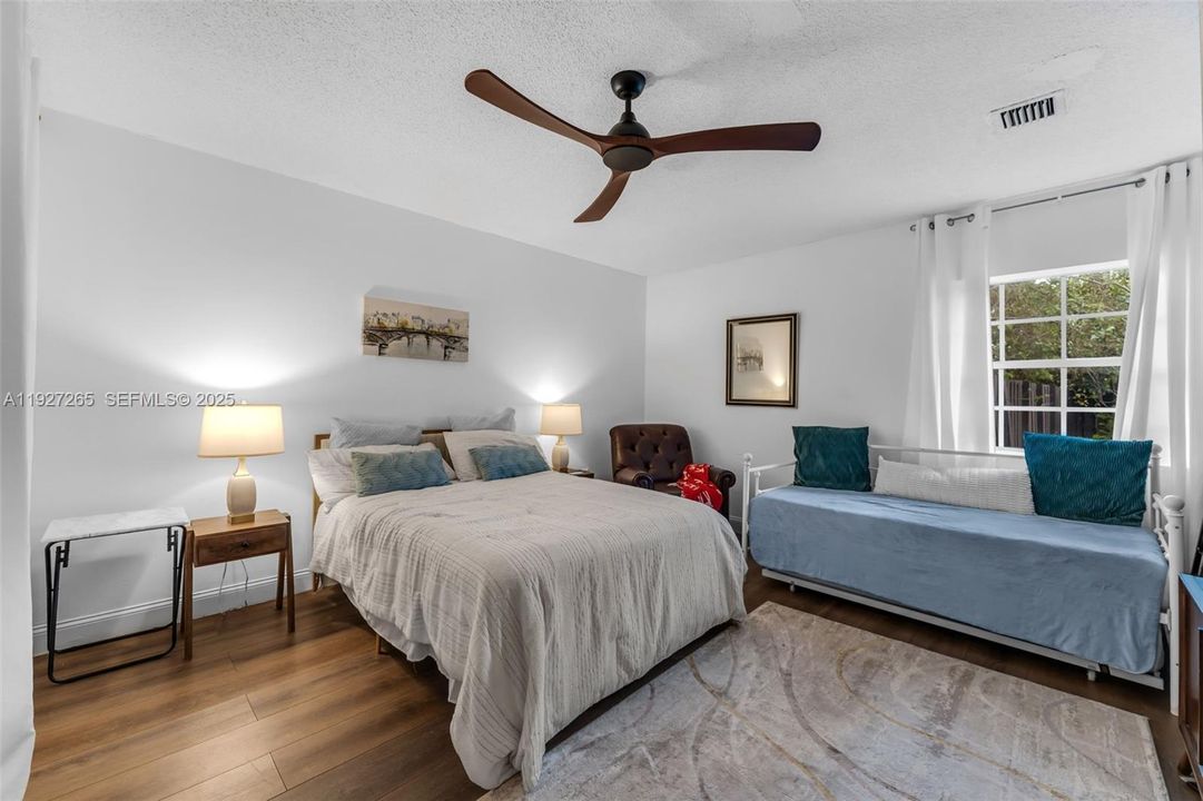 На продажу: $835,000 (4 спален, 2 ванн, 1776 Квадратных фут)