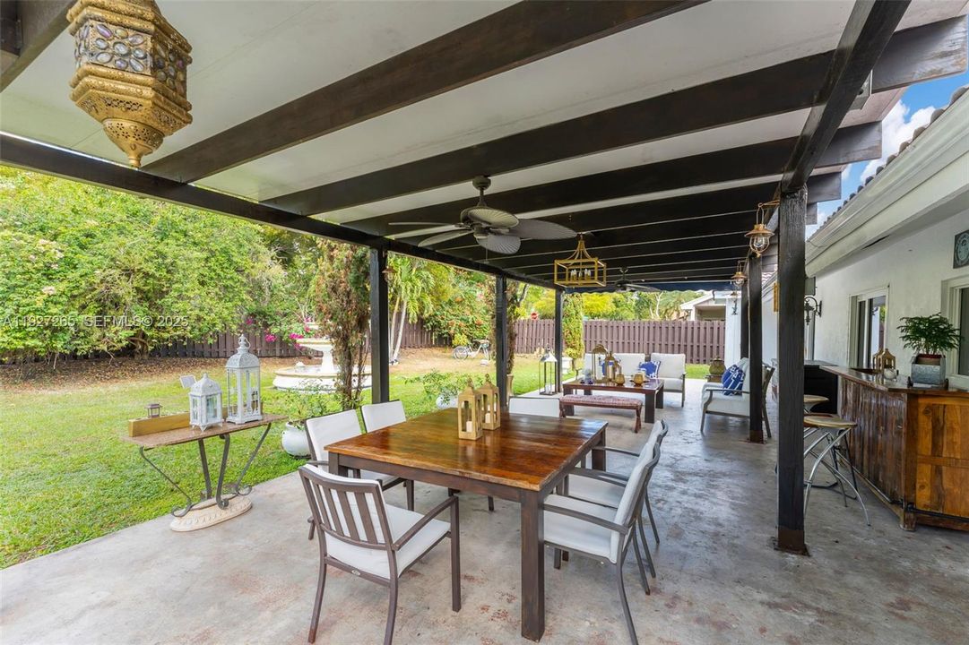 На продажу: $835,000 (4 спален, 2 ванн, 1776 Квадратных фут)