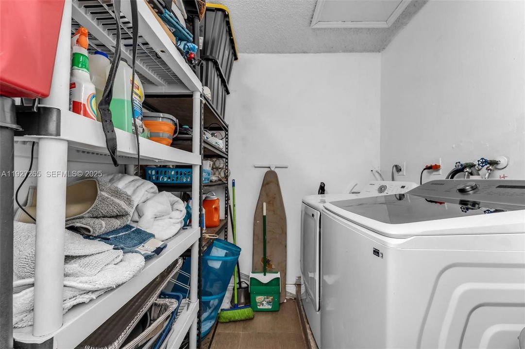 На продажу: $835,000 (4 спален, 2 ванн, 1776 Квадратных фут)