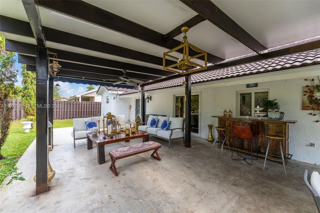 На продажу: $835,000 (4 спален, 2 ванн, 1776 Квадратных фут)