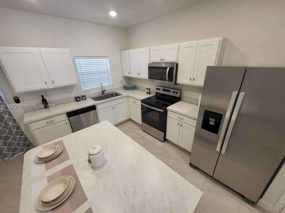 出租: $2,800 (3 贝兹, 2 浴室, 1466 平方英尺)