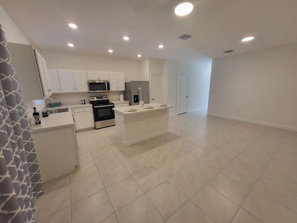 出租: $2,800 (3 贝兹, 2 浴室, 1466 平方英尺)