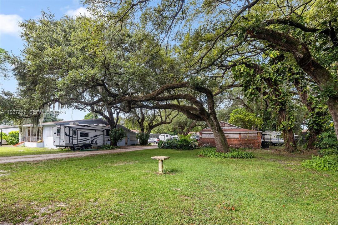 For Rent: $3,400 (4 beds, 3 baths, 4886 Square Feet)