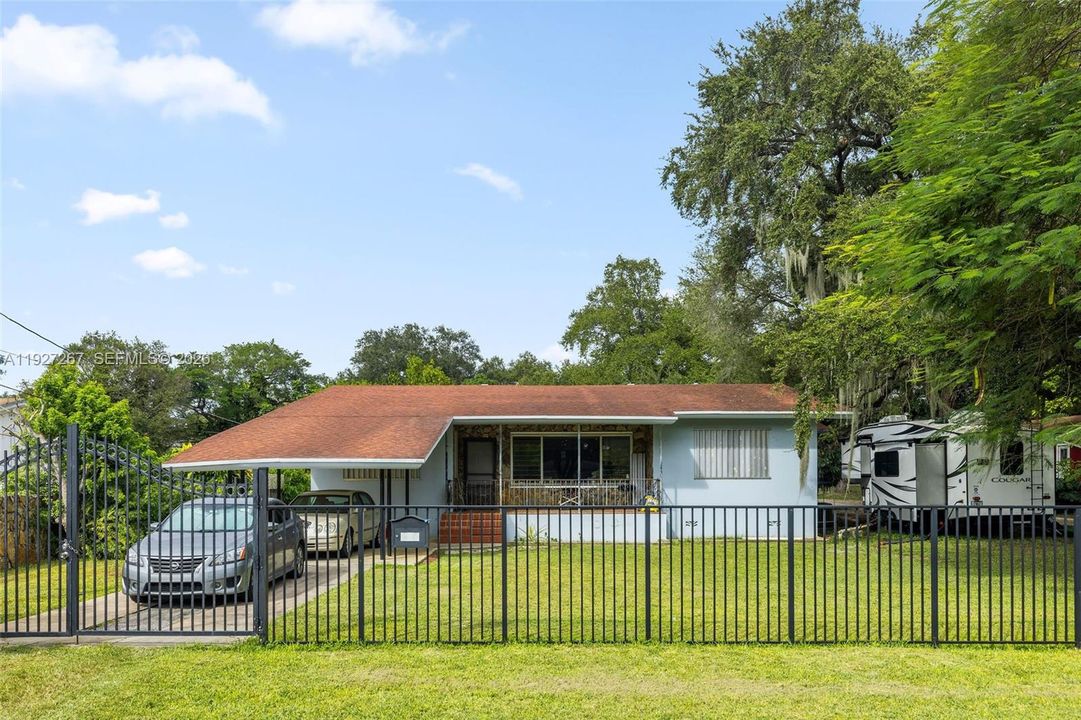 For Rent: $3,400 (4 beds, 3 baths, 4886 Square Feet)