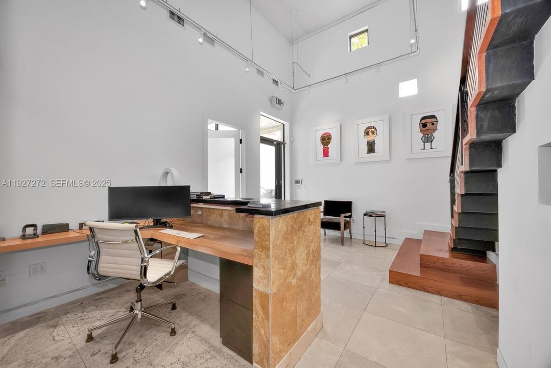 В аренду: $5,900 (0 спален, 0 ванн, 0 Квадратных фут)