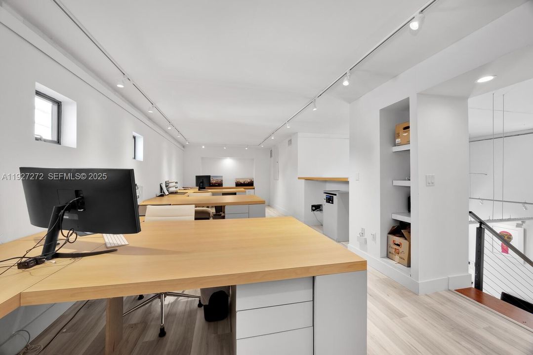 В аренду: $5,900 (0 спален, 0 ванн, 0 Квадратных фут)