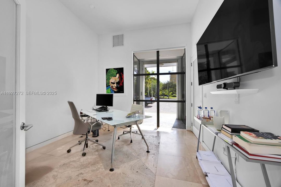 В аренду: $5,900 (0 спален, 0 ванн, 0 Квадратных фут)