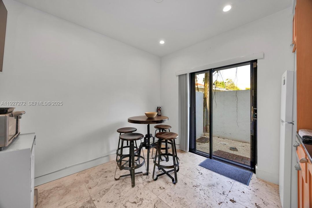 В аренду: $5,900 (0 спален, 0 ванн, 0 Квадратных фут)