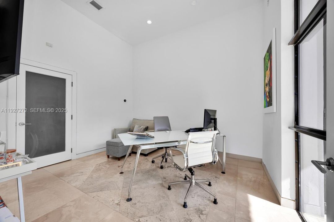 В аренду: $5,900 (0 спален, 0 ванн, 0 Квадратных фут)