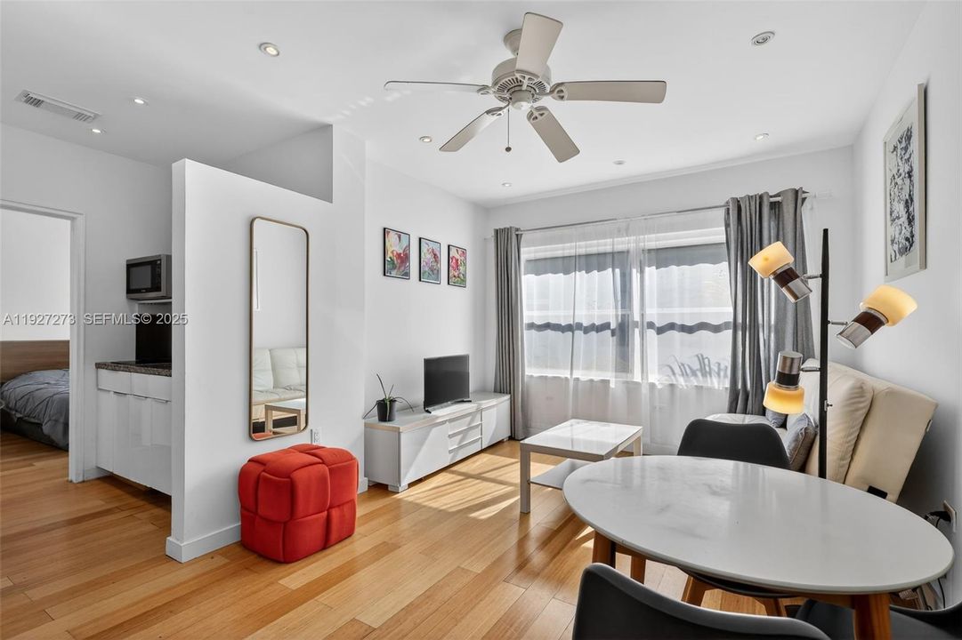 待售: $215,000 (1 贝兹, 1 浴室, 428 平方英尺)