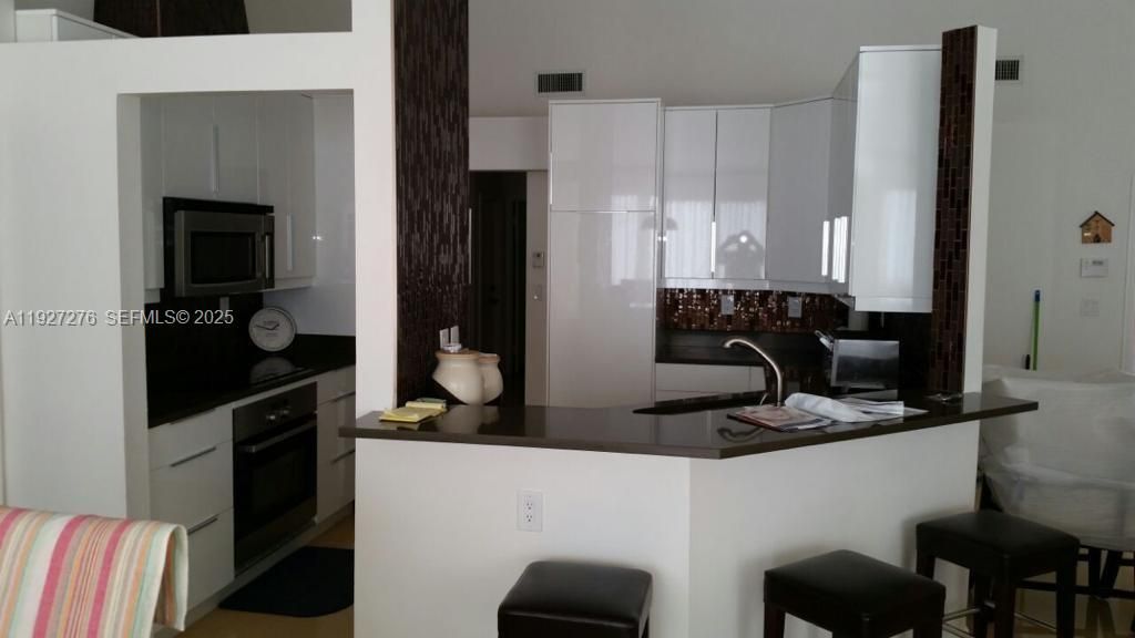 For Rent: $4,100 (3 beds, 2 baths, 1524 Square Feet)