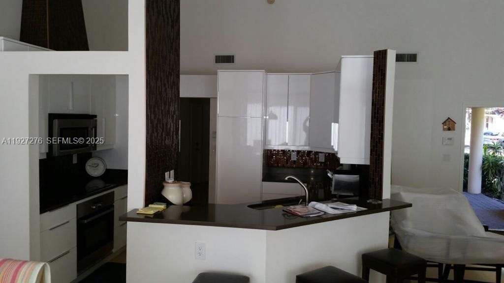 For Rent: $4,100 (3 beds, 2 baths, 1524 Square Feet)