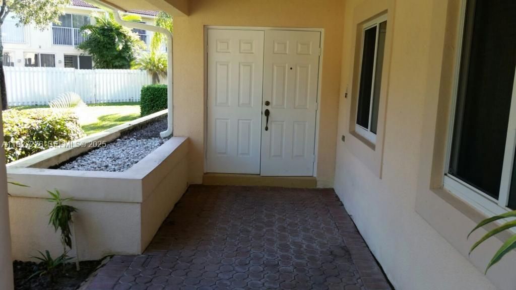 For Rent: $4,100 (3 beds, 2 baths, 1524 Square Feet)