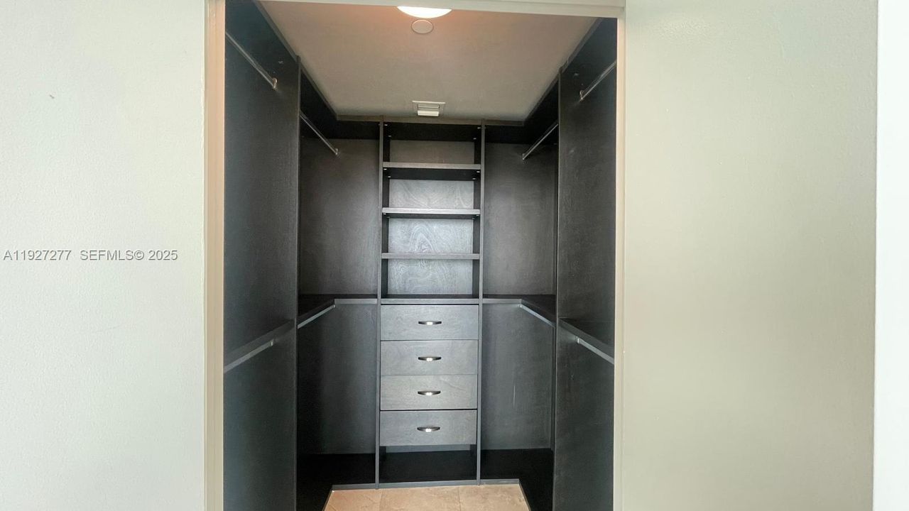 В аренду: $4,400 (2 спален, 2 ванн, 1318 Квадратных фут)