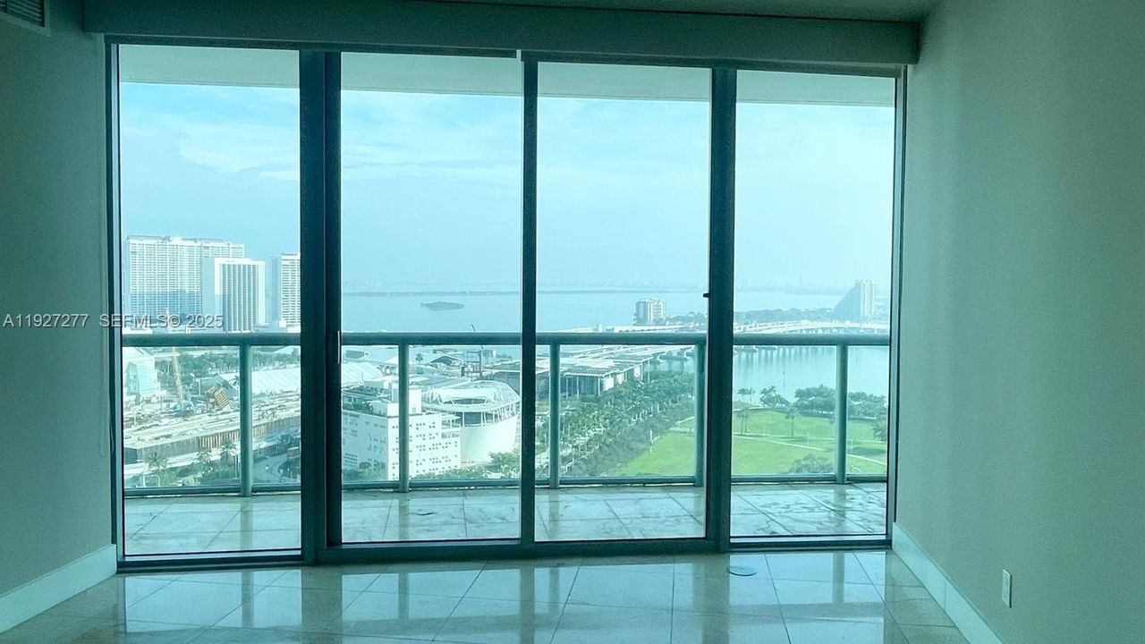 В аренду: $4,400 (2 спален, 2 ванн, 1318 Квадратных фут)