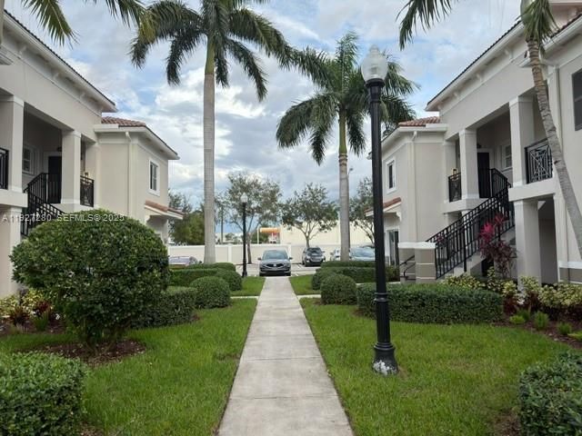 В аренду: $2,260 (2 спален, 2 ванн, 1001 Квадратных фут)